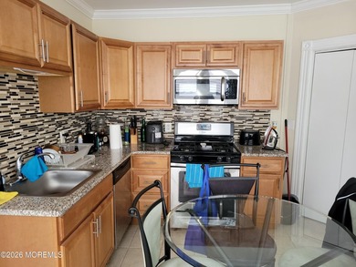 Beautifully renovated and maintained 5-unit apartment building - photo 12