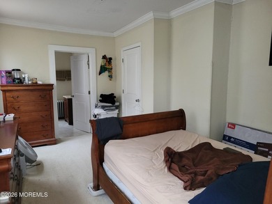 Beautifully renovated and maintained 5-unit apartment building - photo 15