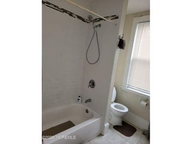 Beautifully renovated and maintained 5-unit apartment building - photo 16