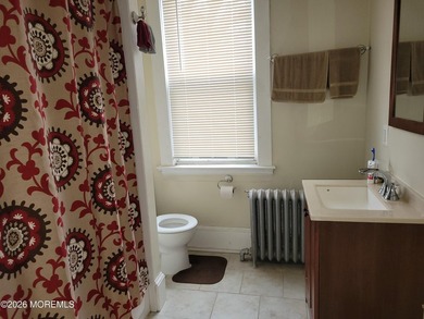 Beautifully renovated and maintained 5-unit apartment building - photo 17