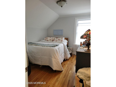 Beautifully renovated and maintained 5-unit apartment building - photo 20