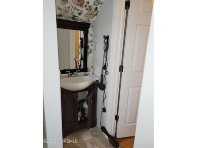 Beautifully renovated and maintained 5-unit apartment building - photo 22