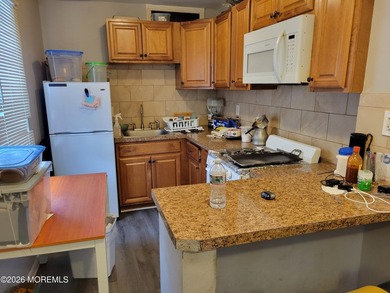 Beautifully renovated and maintained 5-unit apartment building - photo 25