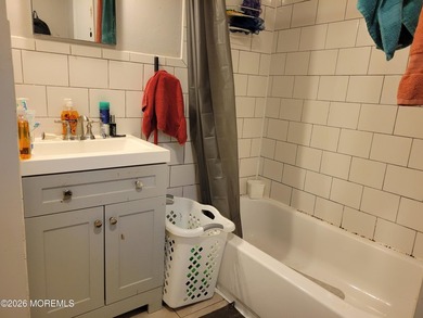 Beautifully renovated and maintained 5-unit apartment building - photo 27