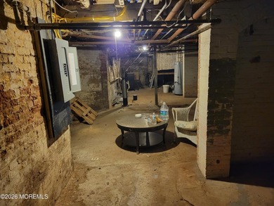 Beautifully renovated and maintained 5-unit apartment building - photo 30