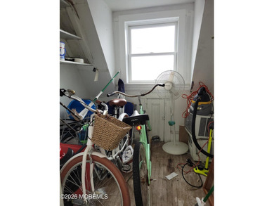 Beautifully renovated and maintained 5-unit apartment building - photo 39