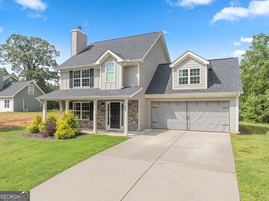 2021 Build offering a great floorplan situated on almost an acre - photo 3