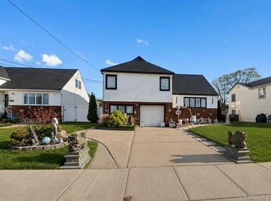 Welcome to 13 Noon Place - a beautifully maintained split-level - photo 2