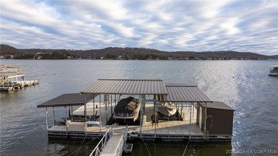 This gorgeous lakefront home truly has it all. Newly built in - photo 3
