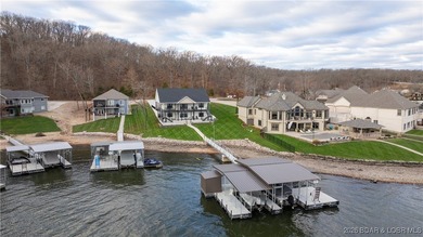 This gorgeous lakefront home truly has it all. Newly built in - photo 4