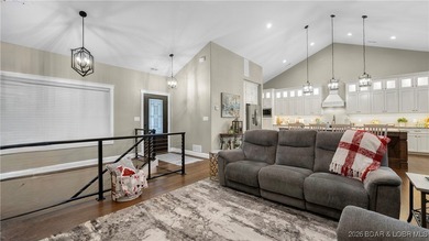 This gorgeous lakefront home truly has it all. Newly built in - photo 5