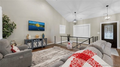 This gorgeous lakefront home truly has it all. Newly built in - photo 7