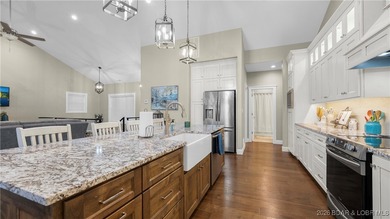 This gorgeous lakefront home truly has it all. Newly built in - photo 8