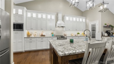 This gorgeous lakefront home truly has it all. Newly built in - photo 10