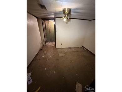 Investor Special with Incredible Potential! This spacious 3,312 - photo 4
