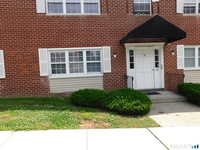 Spacious first floor Ranch style 2-bedroom condo, in a desirable - photo 1