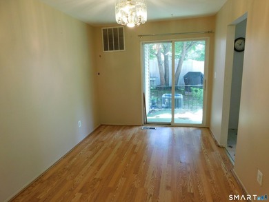 Spacious first floor Ranch style 2-bedroom condo, in a desirable - photo 3
