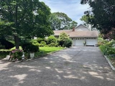 (private lake, pond, coastal) Home Sale Pending in Babylon New York