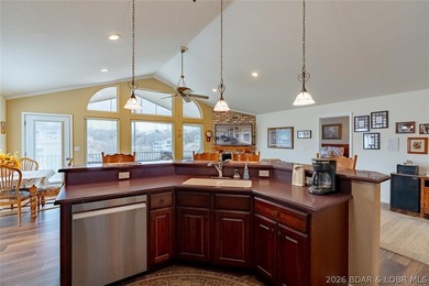 Enjoy easy, low-maintenance living in this spacious 3 bed / 3 - photo 9