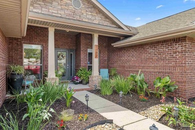 Welcome to this exceptional Craftsman-style residence nestled - photo 4
