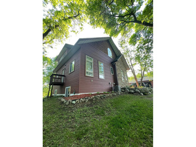 Prepare to fall in love with this stunning rustic riverfront - photo 5