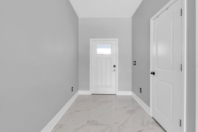 Under contract-accepting backup offers. Step into this - photo 3