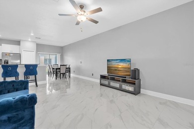 Under contract-accepting backup offers. Step into this - photo 5