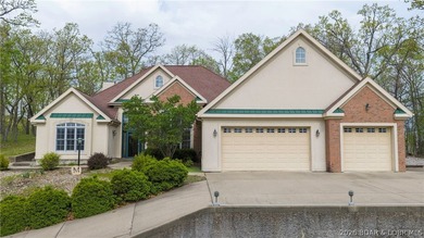 Upon entering this 4 bed nearly 2700sqft one level home, you'll - photo 46