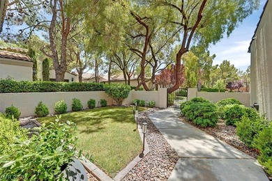 THIS GORGEOUS CHRISTOPHER HOME SHOWS LIKE A MODEL & IS NESTLED - photo 3