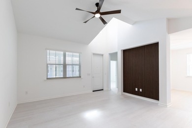 Back on market with no seller's fault. Very motivated seller! - photo 2