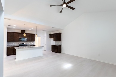 Back on market with no seller's fault. Very motivated seller! - photo 4