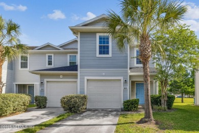 Lake Townhome/Townhouse For Sale in Jacksonville, Florida
