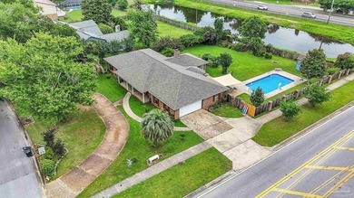 This beautiful brick home in Bay Oaks offers the space, comfort - photo 6