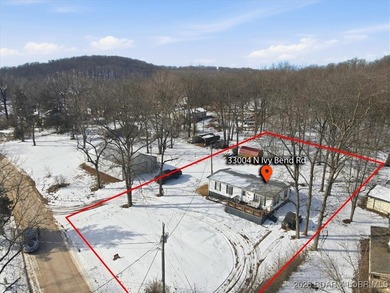 Welcome to this beautifully remodeled 3 bedroom, 2 bathroom - photo 2