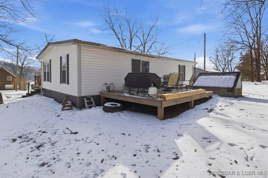 Welcome to this beautifully remodeled 3 bedroom, 2 bathroom - photo 4