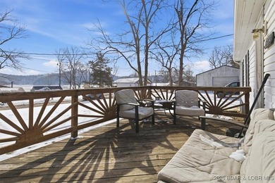 Welcome to this beautifully remodeled 3 bedroom, 2 bathroom - photo 6