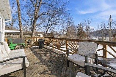 Welcome to this beautifully remodeled 3 bedroom, 2 bathroom - photo 8