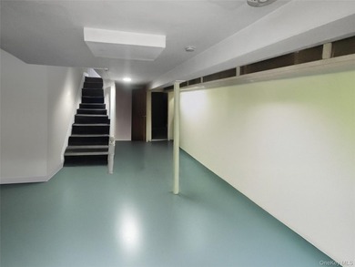 Welcome to this charming Richmond Hill residence ideally located - photo 12