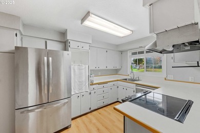 Location, location, location! Single level ranch style home with - photo 13