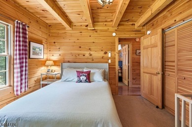 Escape To Your Own Mountain Retreat In This Beautifully Crafted - photo 16