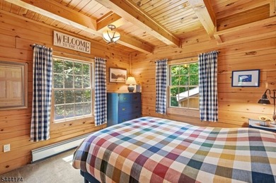 Escape To Your Own Mountain Retreat In This Beautifully Crafted - photo 17