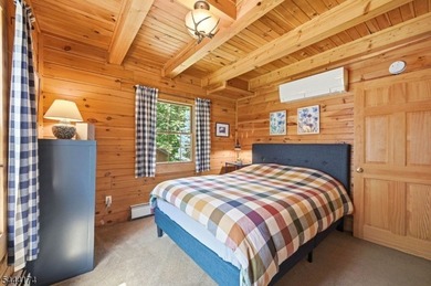 Escape To Your Own Mountain Retreat In This Beautifully Crafted - photo 18