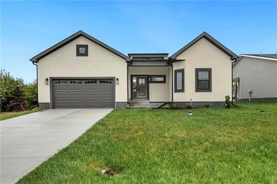 Two high-quality newly constructed 3BR2BA lake homes at Linn - photo 3