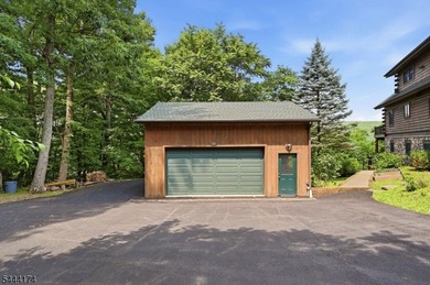 Escape To Your Own Mountain Retreat In This Beautifully Crafted - photo 44