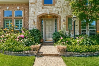 East facing home with 5 bedrooms with solid hardwood floors, Koi - photo 2