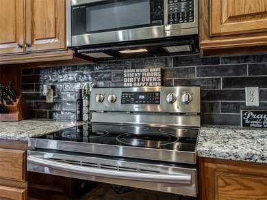Welcome home to this beautiful 3-bedroom home with a dedicated - photo 14