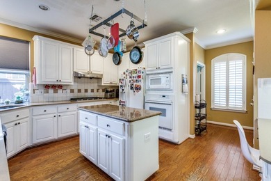 East facing home with 5 bedrooms with solid hardwood floors, Koi - photo 9