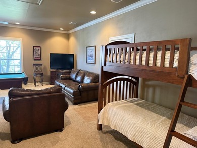 Welcome to this almost 3,000 square foot partially furnished - photo 27
