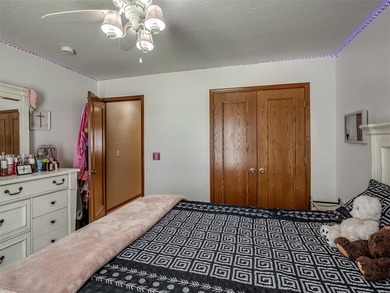 Welcome home to this beautiful 3-bedroom home with a dedicated - photo 27