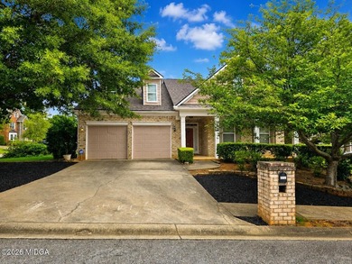 Welcome to this beautifully maintained 3 bedroom, 2 bath home - photo 2